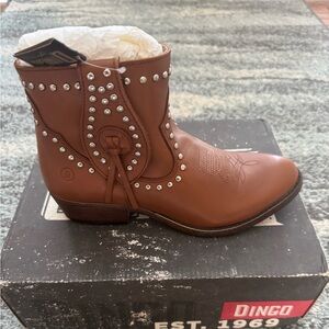 Dingo Women’s Destry Brown Leather Boots with Silver Studs Size 8.5